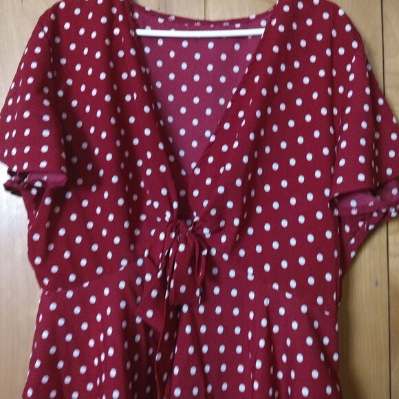 Women's 3XL Short Sleeve Pullover Red Polka Dot Tie Blouse Lightweight - Picture 2 of 4